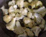 A picture of step 1 of Cauliflower pakoda.