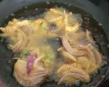 A picture of step 4 of Schezwan onion fritters.