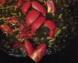 Foto langkah ke 4 dari resep Cah Kangkung Tomat.