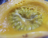 Foto del paso 2 de la receta: Calabaza rellena de gambas con pepinillos en vinagre