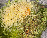 Foto del paso 2 de la receta: Pizza de rúcula y cherry con base de brócoli
