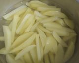 Foto langkah ke 1 dari resep Homemade French fries.