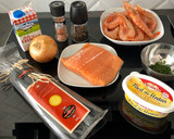 Foto del paso 1 de la receta: Pasta “Nero dí sepia” con Salmon y Gambas