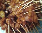 Foto langkah ke 3 dari resep Sate ayam bakso saus kacang homemade.