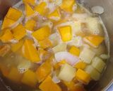 Hình bước làm 2 của món Soup khoai tây, bí đỏ, cốt dừa