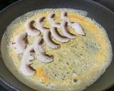 Foto del paso 2 de la receta Tortilla de crema de gorgonzola, pera y nueces