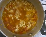 A picture of step 4 of Vegetable maggi.