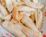 Hình bước làm 1 của món Lườn cá hồi chiên giòn chấm xốt mayonnaise