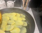 A picture of step 3 of Sliced Potatoes Omelette.
