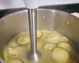 Foto del paso 3 de la receta Crema de calabacín y cebolleta con pesto y tosta gratinada