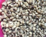A picture of step 1 of Macaroni and beans porridge.