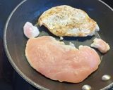 Foto del paso 2 de la receta: Filetes de pavo con verduras salteadas