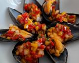 Foto del paso 5 de la receta: Mejillones con salsa criolla y chimichurri