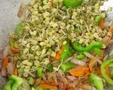A picture of step 2 of Mung Sprouts, Capsicum Pulao.