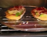 Foto del paso 3 de la receta: Tostas de aguacate con queso gratinado y jamón
