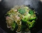 Foto del paso 3 de la receta: Wok 🍲 de brócoli con guisantes