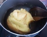 Foto langkah ke 2 dari resep Soes kering isi coklat.