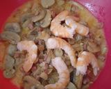 Foto del paso 3 de la receta: Revoltillo de jamón champiñones y langostinos