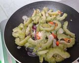 Foto langkah ke 5 dari resep Tumis pare / paria.