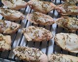 Foto del paso 5 de la receta: Alitas de pollo con tomillo y romero (al horno)