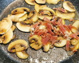 Foto del paso 2 de la receta: Medias lunas y crema de Trufa con Champiñones y Jamón ibérico