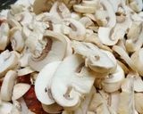 A picture of step 4 of Spicy mushroom gravy.