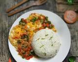 Nasi Gurih Daun Jeruk (Dengan Telur Ceplok Pedas Saus Tiram) langkah memasak 6 foto