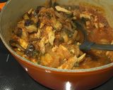 Foto del paso 8 de la receta Pollo en salsa de tomate aromático con hierbas y alcaparras