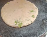 A picture of step 2 of Green Peas Paratha.