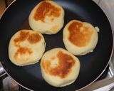 A picture of step 3 of English muffins.