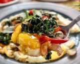 Foto langkah ke 5 dari resep Telur ceplok kemangi.