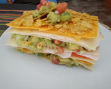 Foto del paso 6 de la receta: Lasaña fría de guacamole con queso cheddar y pavo