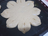 خبز خفيف وبنين على شكل 🌼🌼