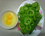 Hình bước làm 1 của món Khổ qua xào trứng