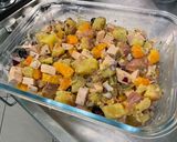 Une image de l'étape 11 de Salade tiède marinée aux pommes de terre, cervelas, tomate, olives et oignons rouges.