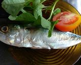 Foto langkah ke 2 dari resep Ikan Kembung Kuah Seger (balita 14MO).