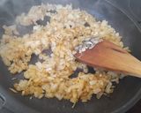 Foto del paso 2 de la receta: Pastel de carne con pasas y canela