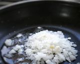 A picture of step 2 of Tuna Tostadas.