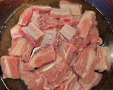 Foto del paso 1 de la receta: Costillas de Puerco en Adobo con Nopales