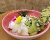Foto del paso 3 de la receta: Almuerzo o desayuno saludable: bowl de yogur con fruta y flores
