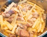 Hình bước làm 3 của món Sườn kho măng