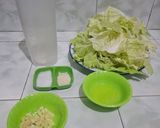 Foto langkah ke 1 dari resep Kuah Bening Sawi Putih Gurih.