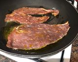 Foto del paso 3 de la receta: Filete de ternera adobada con arroz a la cubana y huevos de codorniz