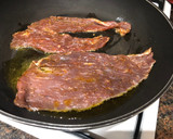 Foto del paso 3 de la receta: Filete de ternera adobada con arroz a la cubana y huevos de codorniz