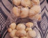 A picture of step 1 of Masala mushrooms.