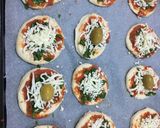 صورة لخطوة 8 من وصفة بيتزا صغيرة (MinPizza) العراقية