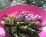 Foto langkah ke 2 dari resep 3. Tumis Tongkol Cabe Ijo/Gendot SukaSuka.