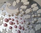 A picture of step 4 of Up in the clouds fondant Birthday cake.