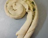 A picture of step 3 of Lasuni paratha.