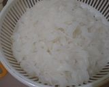 Foto langkah ke 2 dari resep Kwetiaw goreng.